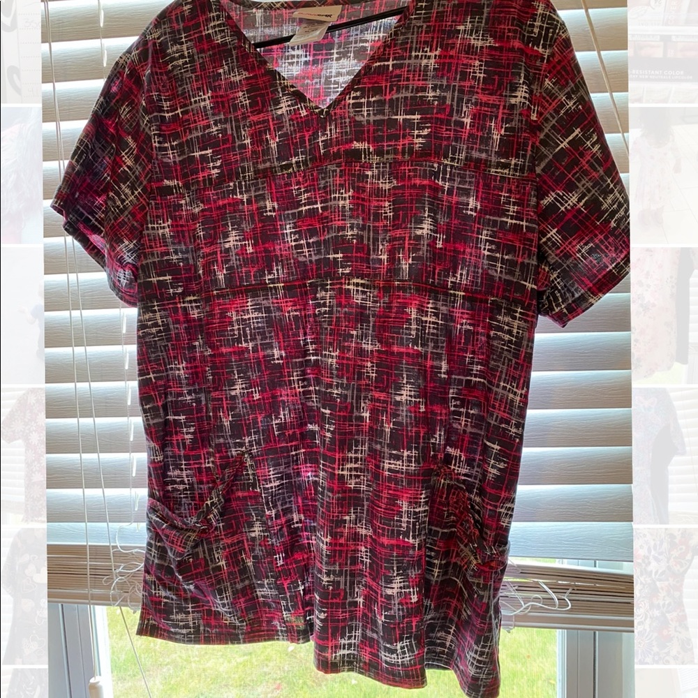 Women’s scrub top